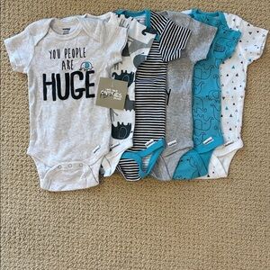 Brand New 6 Pack Carter's Onesies Bodysuit. 3-6M